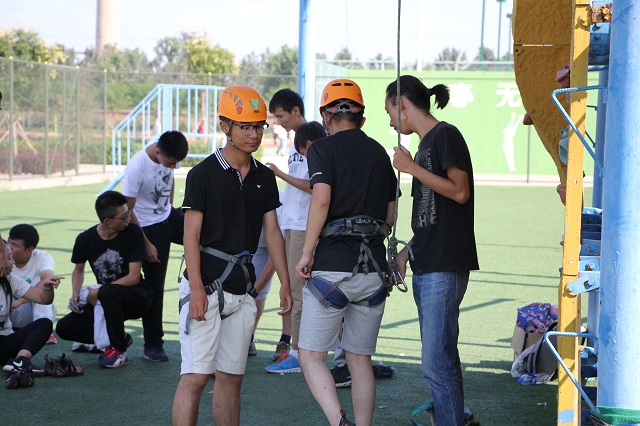 攀岩运动告诉我:只要坚持,就能登顶!