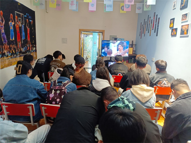 当篮球遇上思辩力,看篮球解说员们如何展示?——校第四届“奕驰杯”致敬经典解说大赛圆满结束
