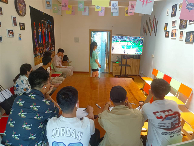 当篮球遇上思辩力,看篮球解说员们如何展示?——校第四届“奕驰杯”致敬经典解说大赛圆满结束