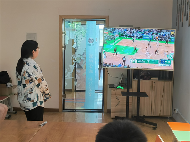 当篮球遇上思辩力,看篮球解说员们如何展示?——校第四届“奕驰杯”致敬经典解说大赛圆满结束